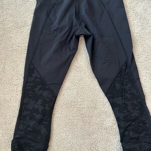 Lululemon women’s crop camo/black leggings